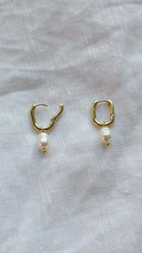 Jasmine Huggie Earring